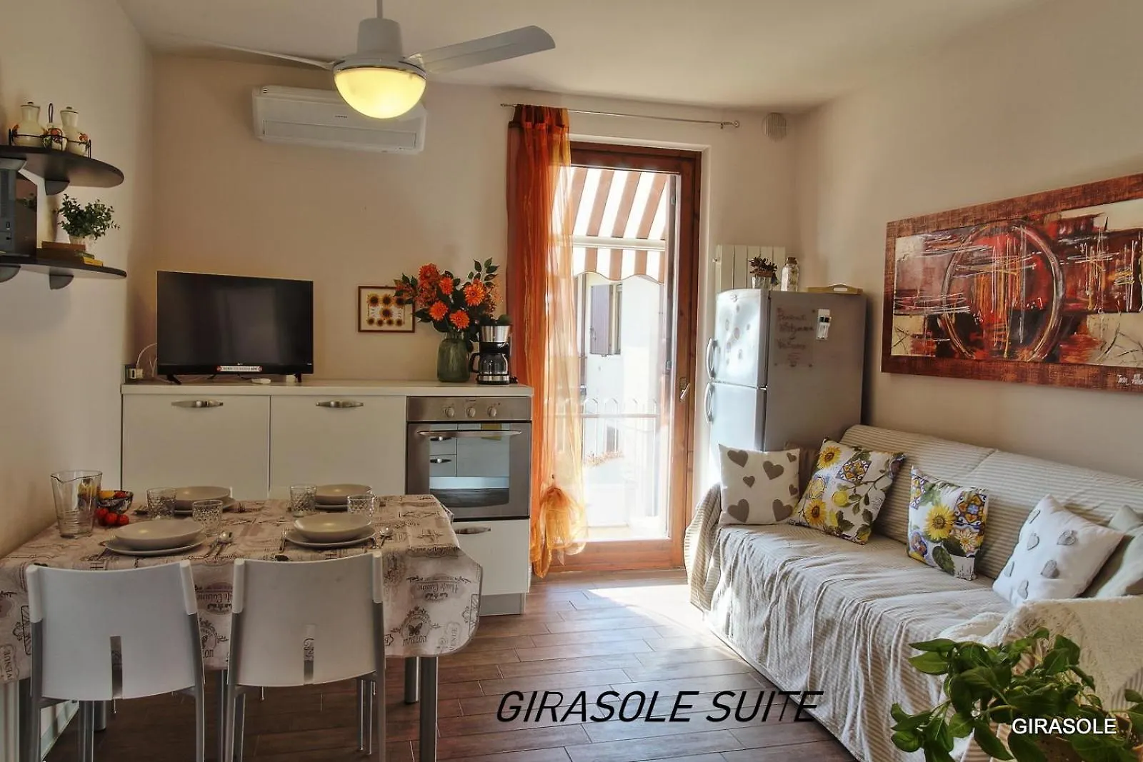 Girasole Suite Elegante Appartamento 2 Camere, Piscina Lazise 0*,  Italy
