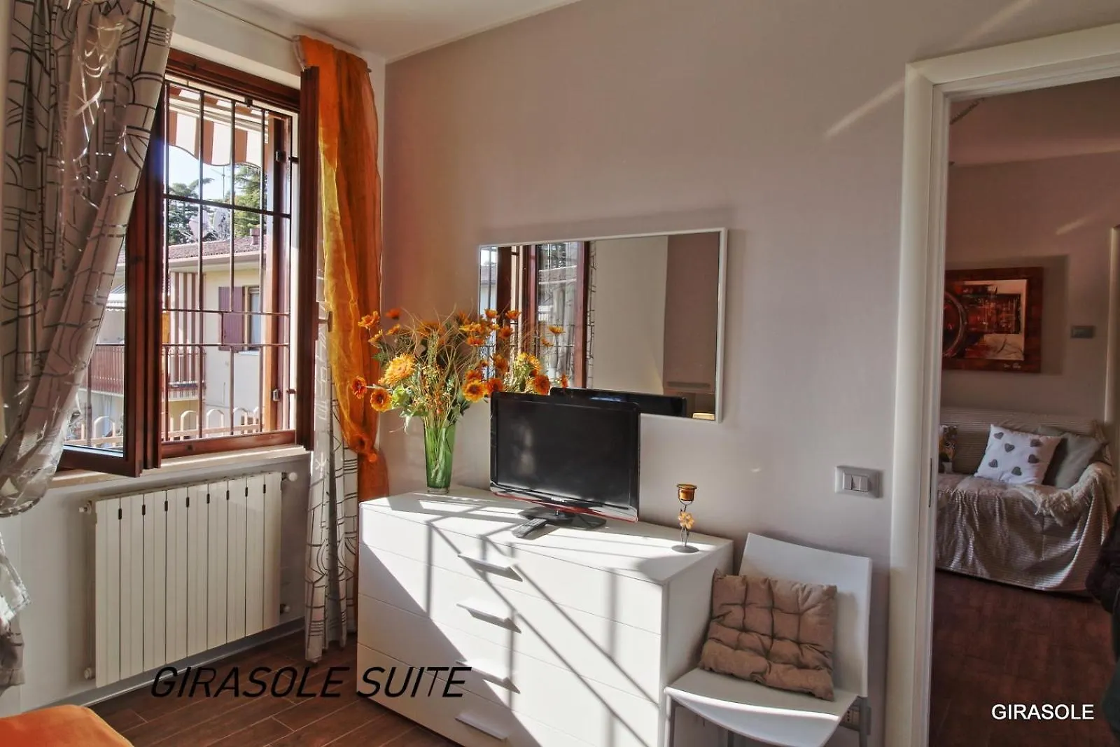 Girasole Suite Elegante Appartamento 2 Camere, Piscina Lazise Italy
