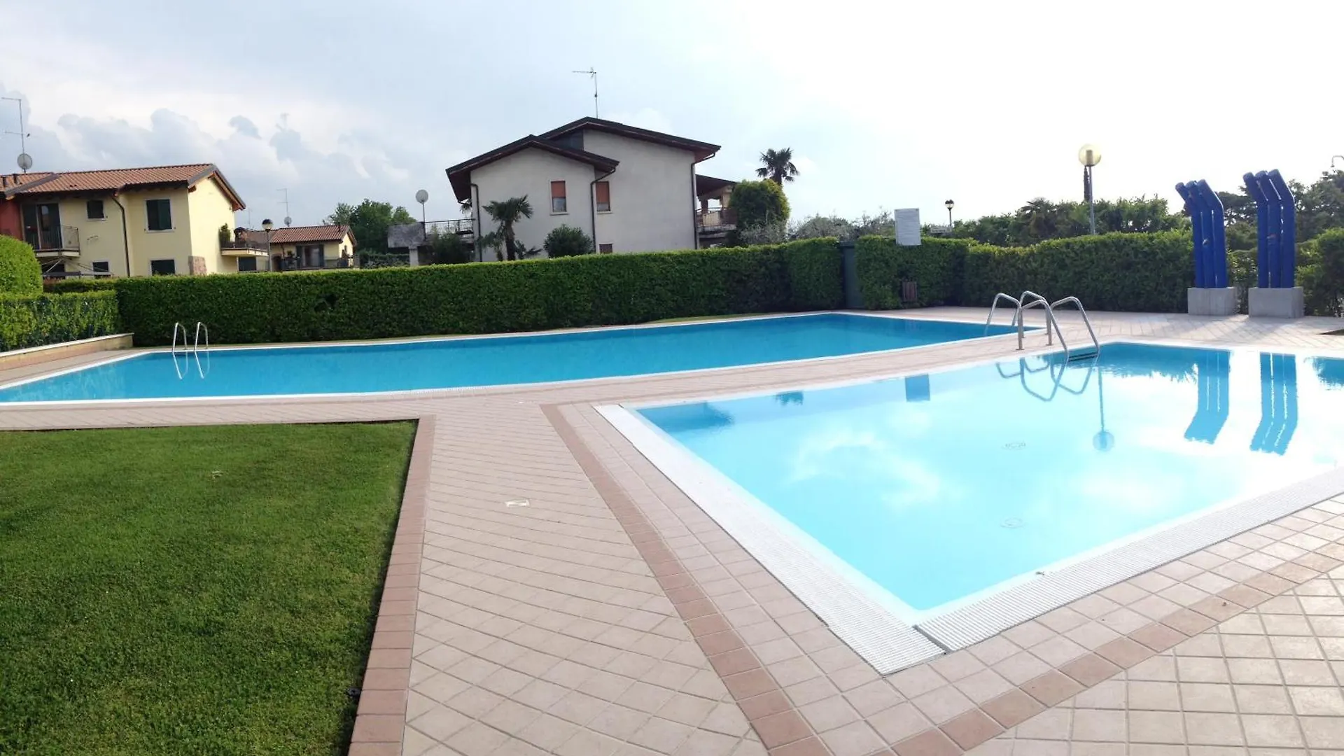 Apartment Girasole Suite Elegante Appartamento 2 Camere, Piscina Lazise