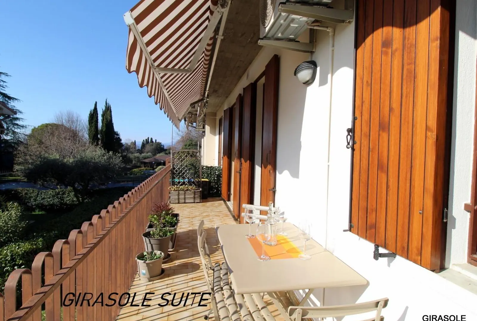 Girasole Suite Elegante Appartamento 2 Camere, Piscina Lazise Italy
