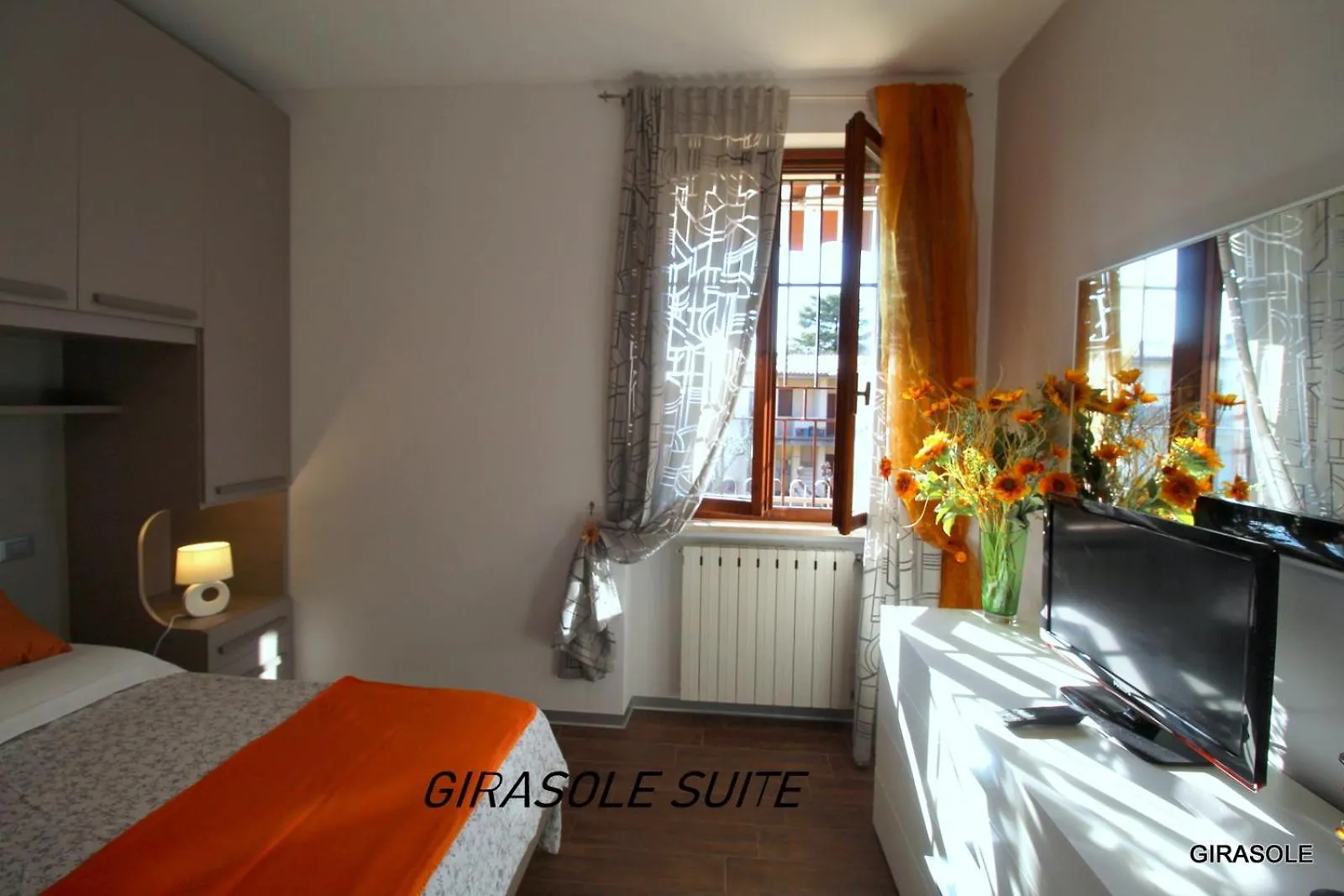 Apartment Girasole Suite Elegante Appartamento 2 Camere, Piscina Lazise