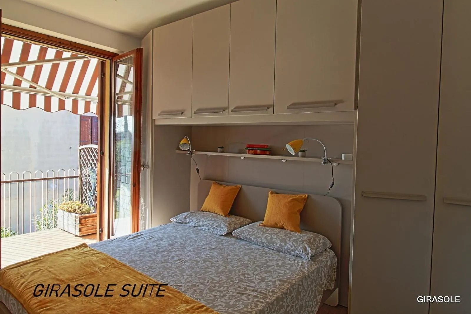Apartment Girasole Suite Elegante Appartamento 2 Camere, Piscina Lazise Italy